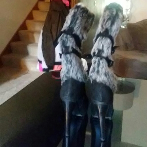 COPY - Boston Proper. Winter fox fur boots - Picture 4 of 5